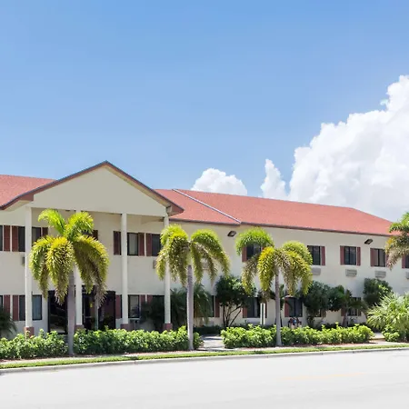 Super 8 By Wyndham Pompano Beach